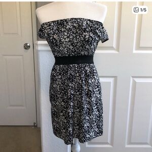 Women’s Kimchi Blue Black and White Floral Strapless Ruffle Dress - XS